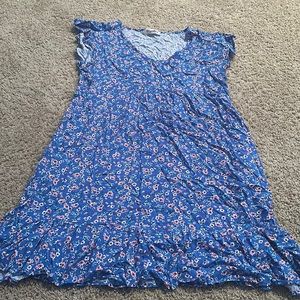 Floral mini dress with pockets.